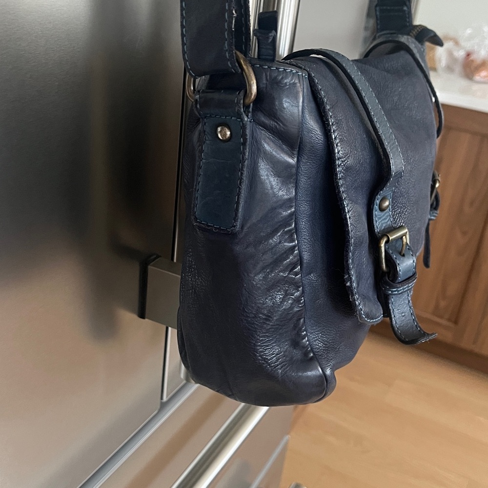 Elegant Navy Leather Satchel - Picture 4 of 16